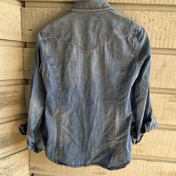 j crew | denim shirt | medium wash | size XS - Picture 5 of 9